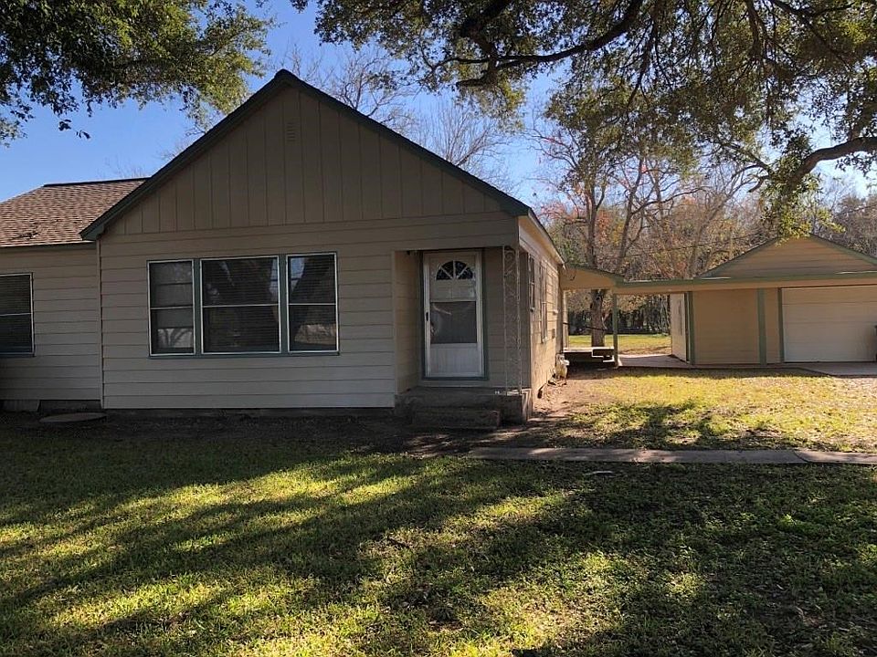 Very sweet country home located on a large lot.