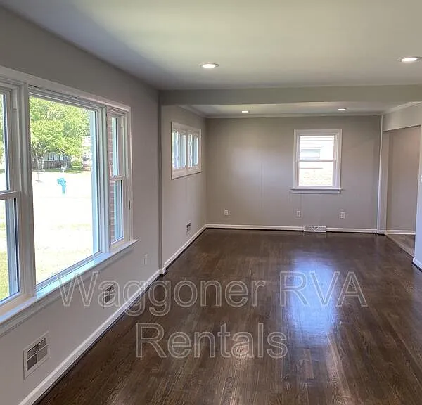 811 Irby Dr — Photo 3