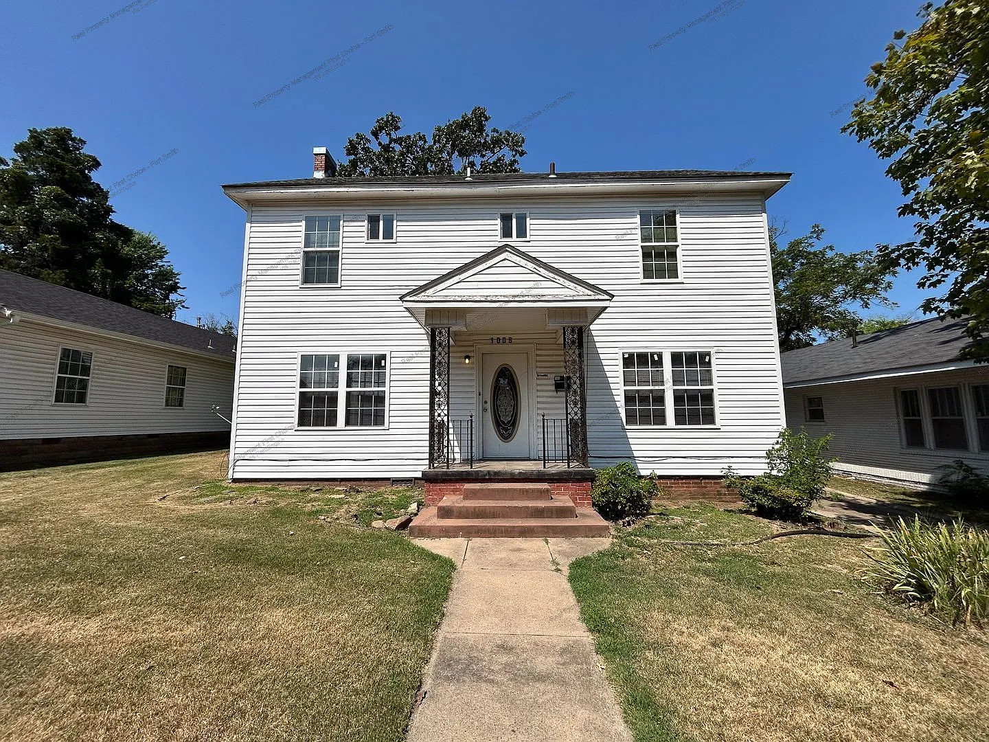 4 bed, 2.5 bath, 1972 sqft, $1,550 — Photo 1