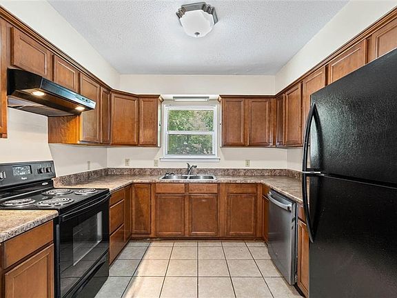 4th image of 525 Becky Ln