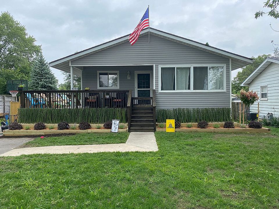 1st image of 303 Oakwood Dr