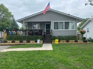 303 Oakwood Dr, Antioch, IL 60002