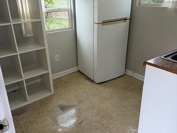 4th image of 7872 Fisher Rd