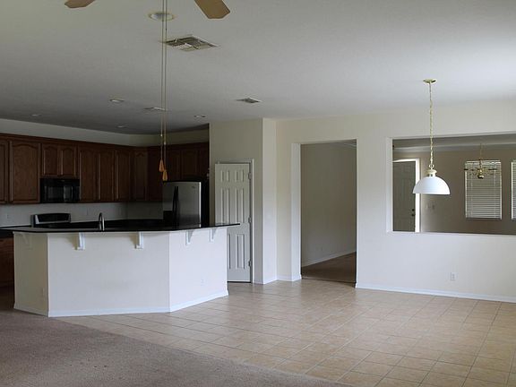 3rd image of 948 SW Jeremko Ave