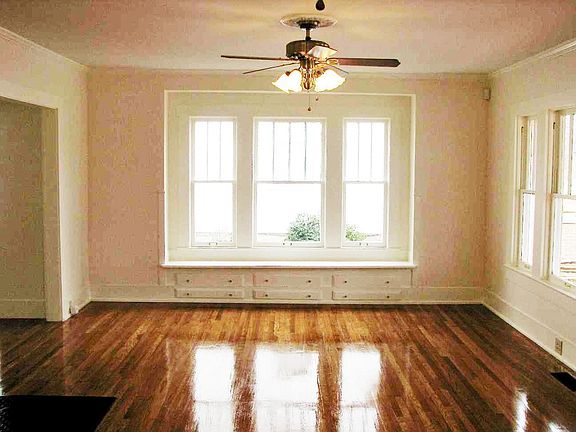 Livingroom: Window seats with drawers & vintage original glass knobs