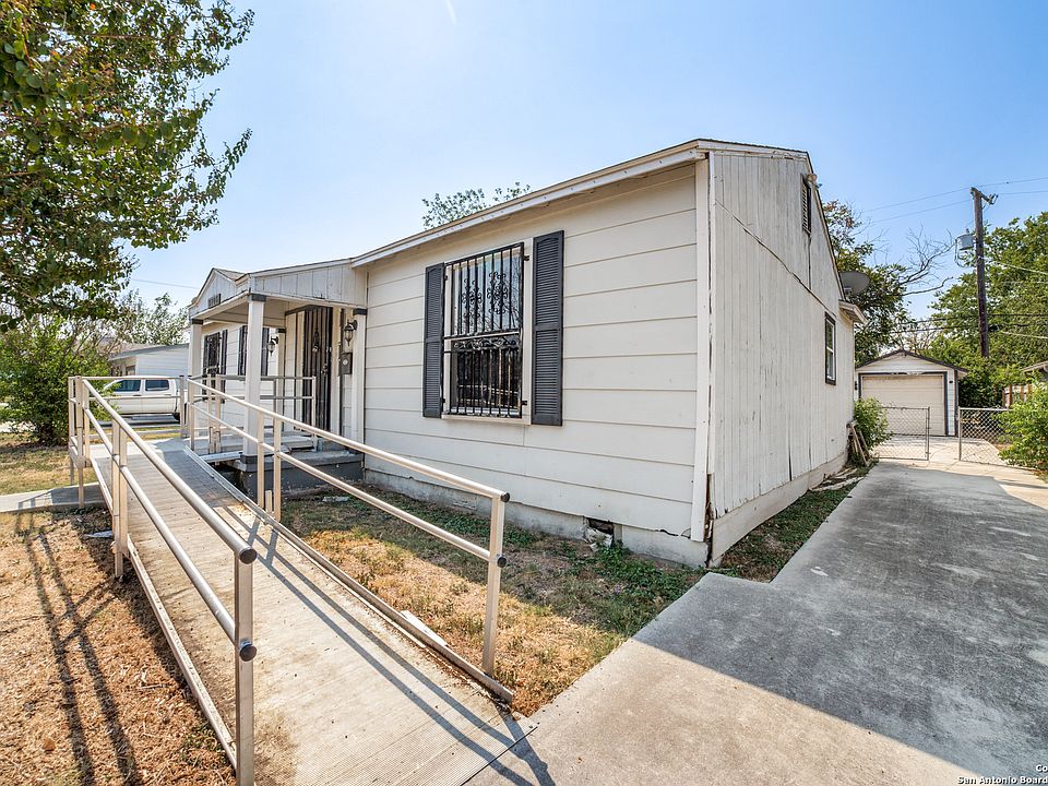 1st image of 2706 W MISTLETOE AVE