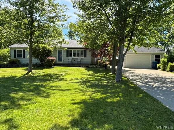 7020 Potter Rd, Derby, NY 14047