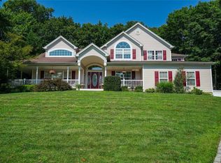 3 Ranger Ln, Port Jefferson, NY 11777