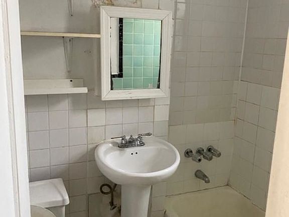 3rd image of 347 E 6th St APT 4A