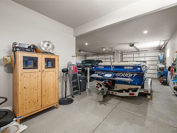 3rd image of 2921 Steamboat Drive