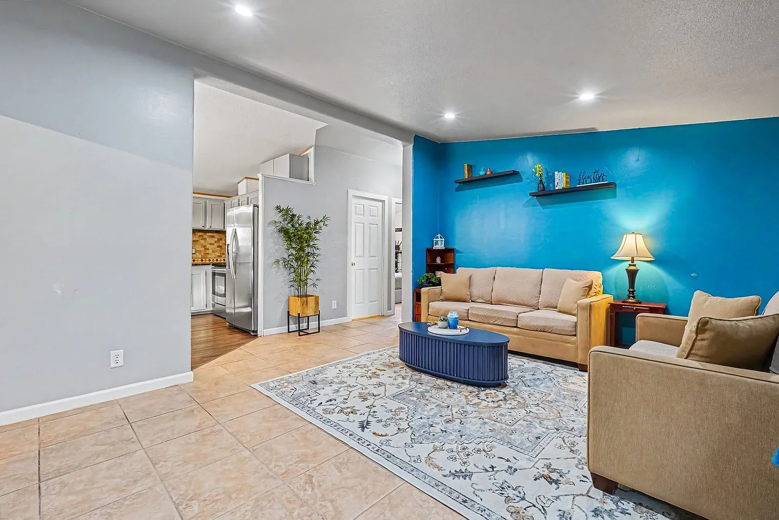 3 bed, 2.0 bath, 559 sqft, $6,070 — Photo 2