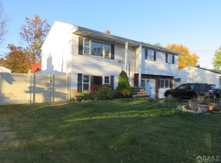64 S Maple St, Fords, NJ 08863