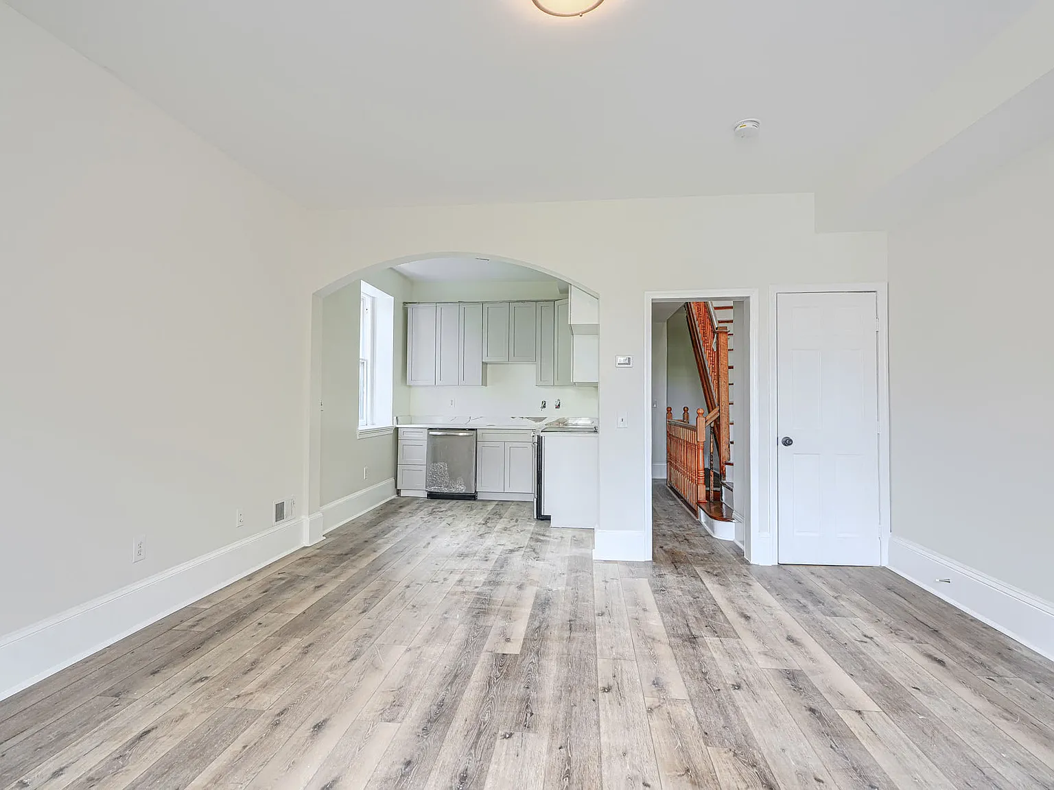 3 bed, 1300 sqft, $3,000 — Photo 3