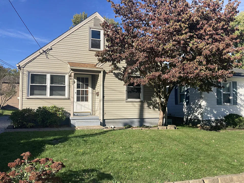 1609 22nd St NE