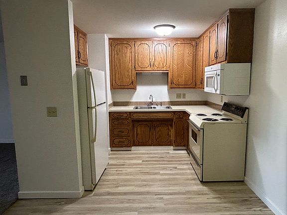 5th image of 966 E Elm Dr #3