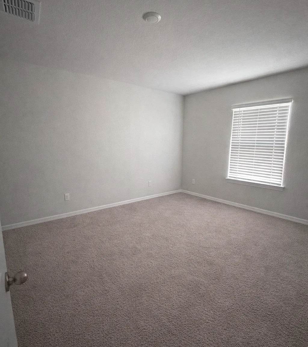 4 bed, 2473 sqft, $2,300 — Photo 4