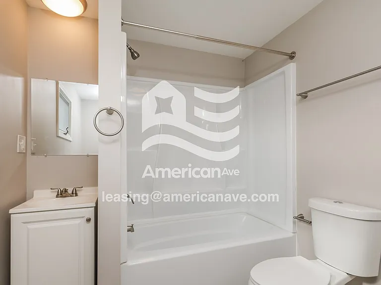 1467660_010_wm_-_main_bathroom_13347893.jpg