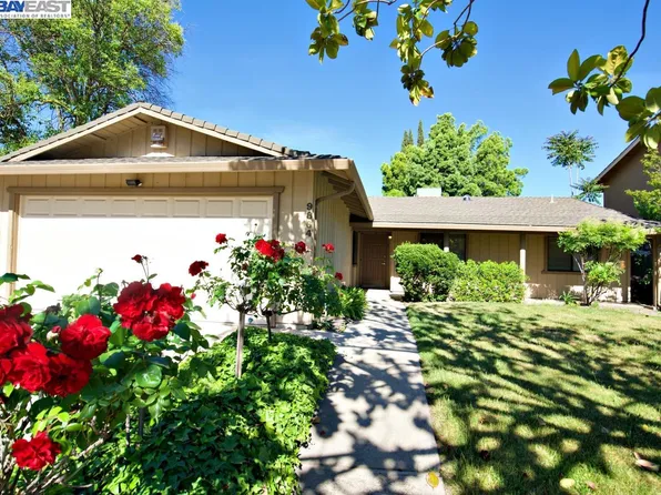 9864 Weeping Willow Dr, Stockton, CA 95209