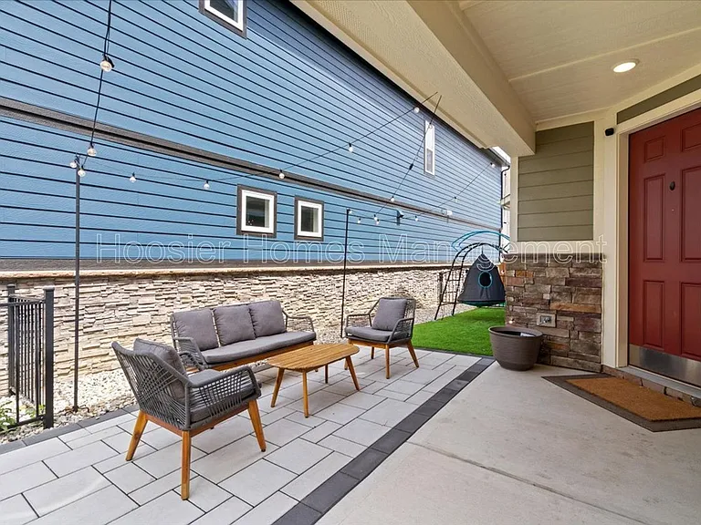 9239 Hawley Dr — Photo 2