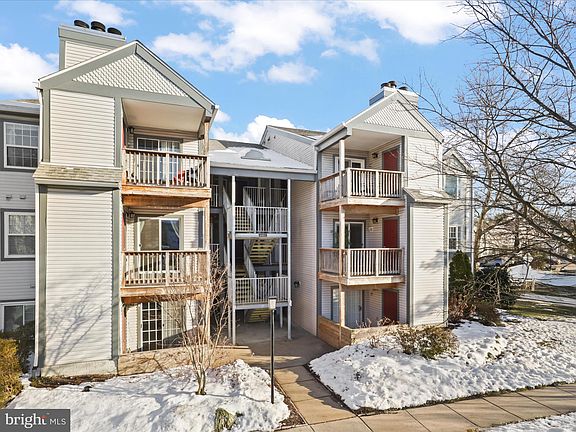 3rd image of 6901 Victoria Dr