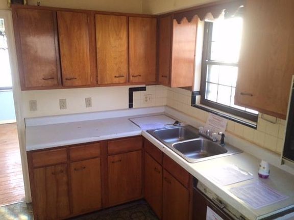 5th image of 3117 McHenry Ave