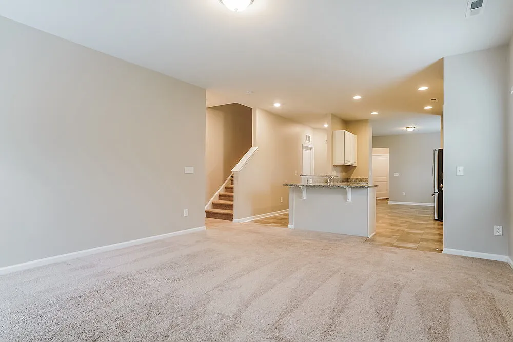4 bed, 3.5 bath, 2599 sqft, $2,325 — Photo 4