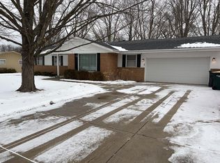 6106 S 121st St, Hales Corners, WI 53130