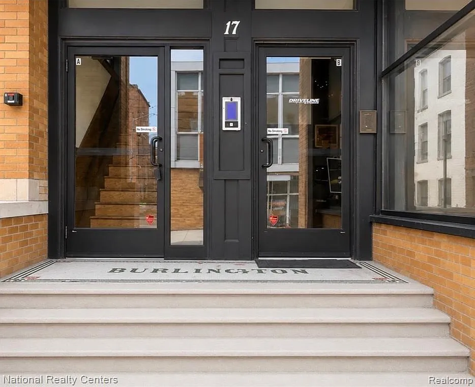 1 bed, 1.0 bath, 1000 sqft, $1,500 — Photo 3