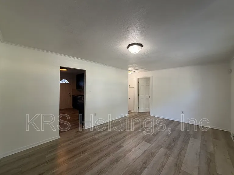 903 Freedom Ave — Photo 2