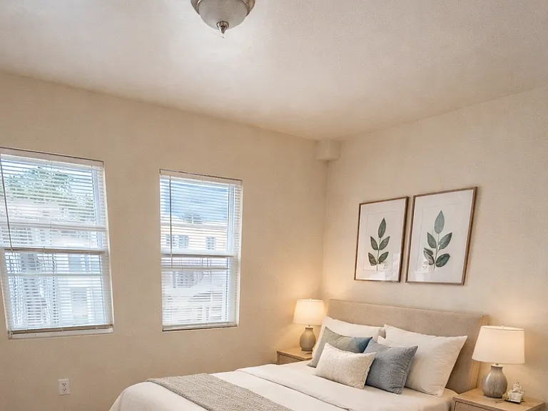 1106 Queen St NE #4 — Photo 9