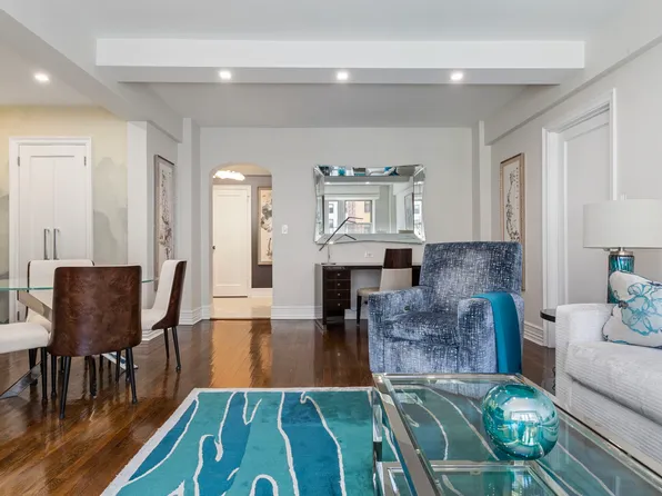 400 East 52nd Street image 2 of 10