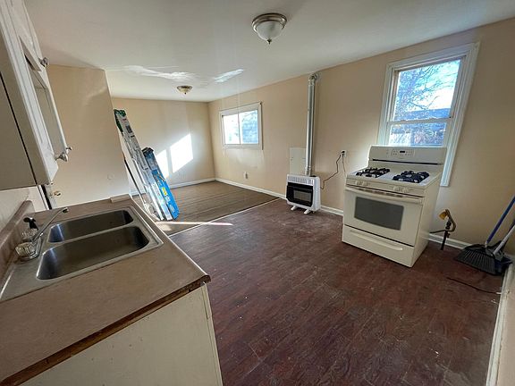 5th image of 1195 Walden Ave #3