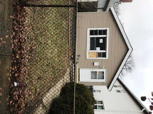 1st image of 10352 S Commercal Ave