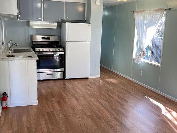 Open floor plan, full sun - kitchen, dining room and living room