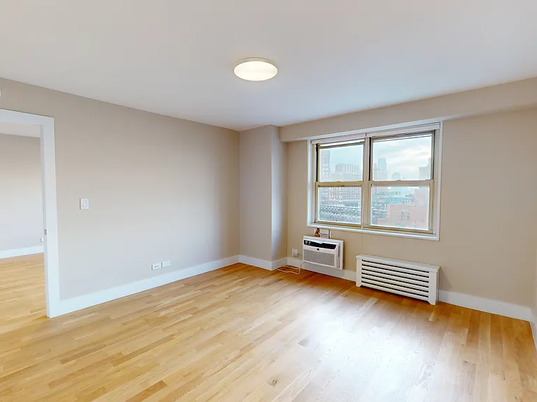310 Greenwich St #20G — Photo 6