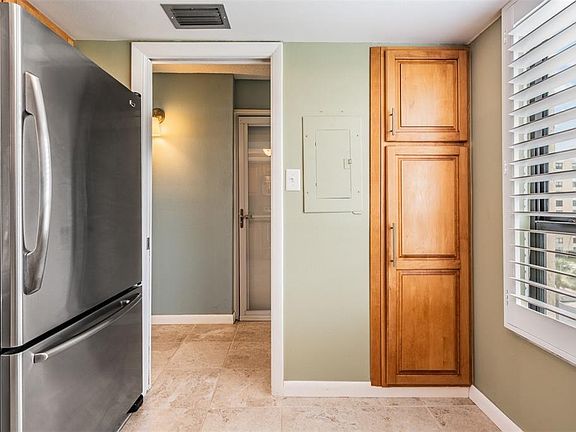 5th image of 2620 COVE CAY DRIVE #601