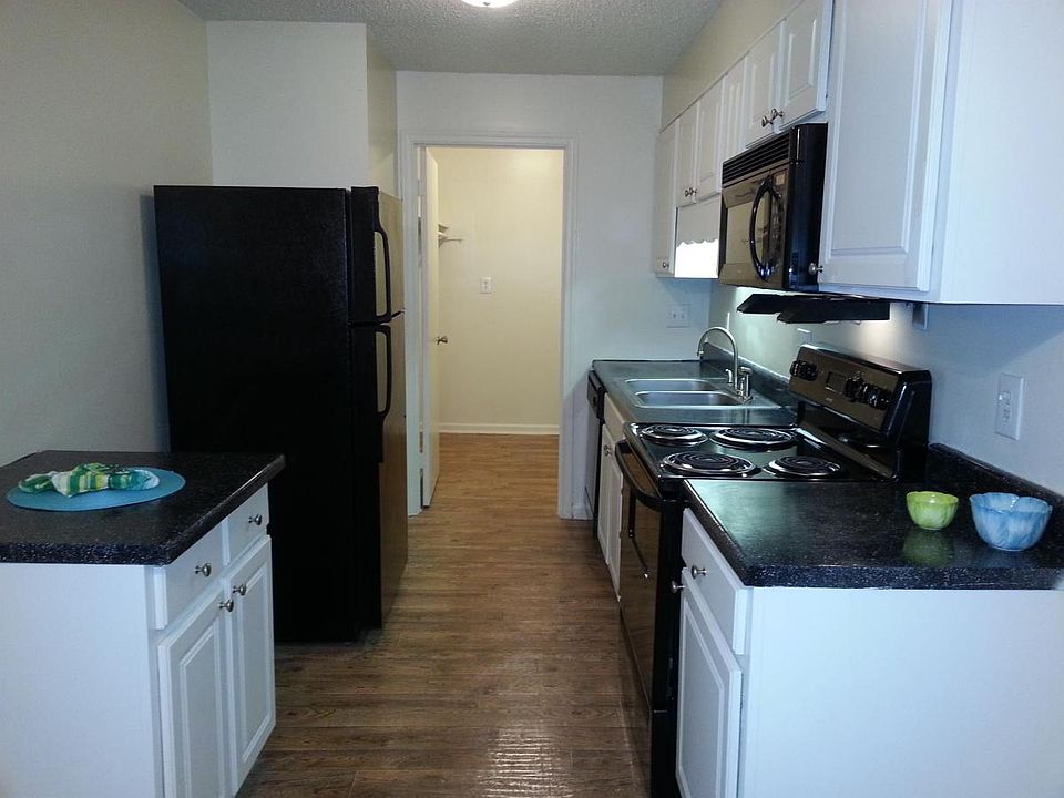 1st image of 101A Village Ln #101A