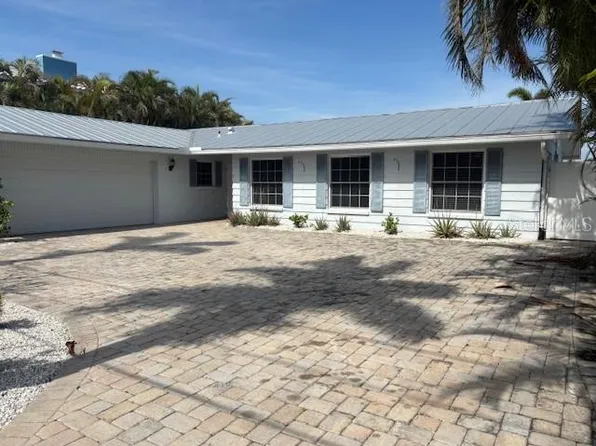 12055 4th St E, Treasure Island, FL 33706