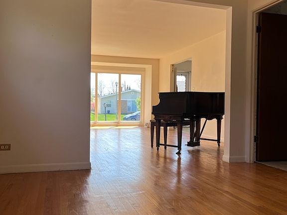 4th image of 3928 Birchwood Ave