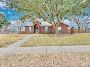 930 High Knoll Dr, Midlothian, TX 76065