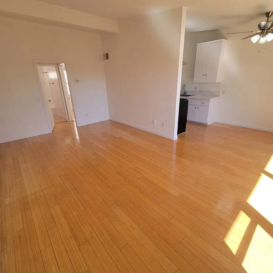 West Hollywood Top Floor Beauty — Photo 2