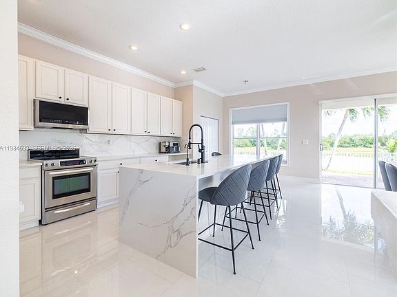 3rd image of 903 NW 167th Ave