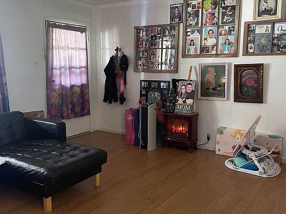 4th image of 400 Clifton St