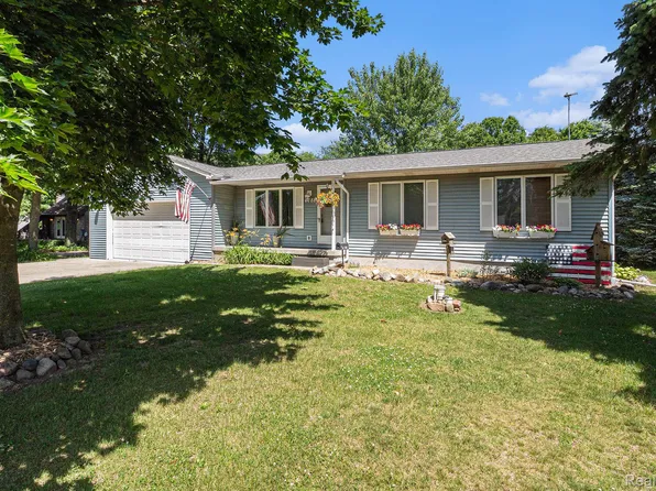 4788 Apache Trl, Columbiaville, MI 48421