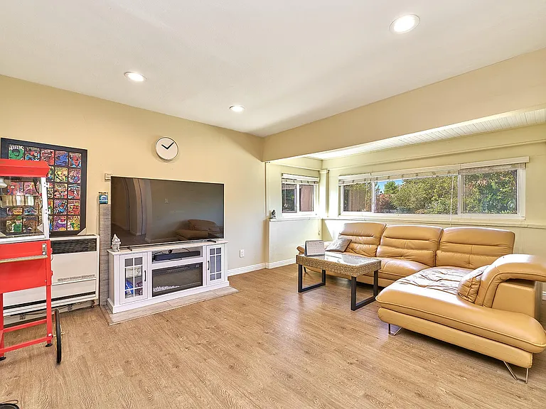 2837 W Avenue 33 — Photo 5