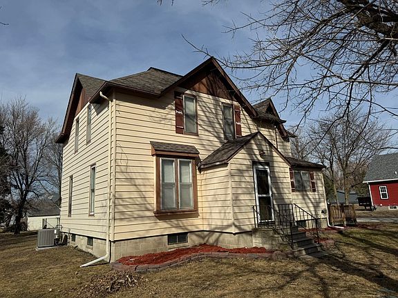 2nd image of 402 Elm St