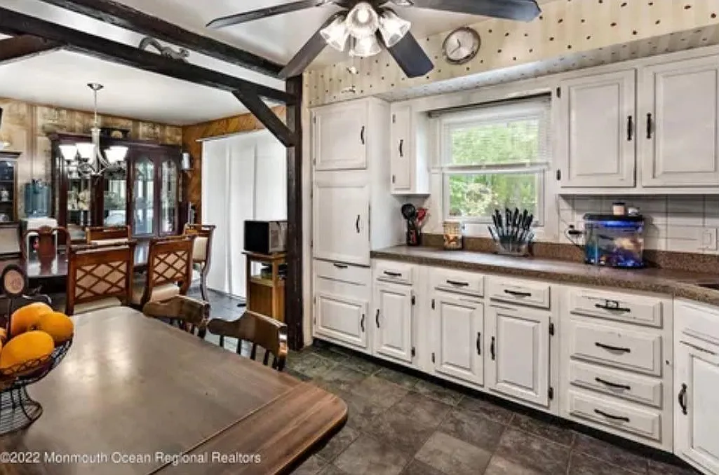 4 bed, 2000 sqft, $3,450 — Photo 2