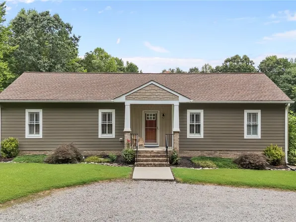 427 Valley View Dr, Aylett, VA 23009