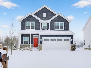 15243 Woodsong Dr, Middlefield, OH 44062