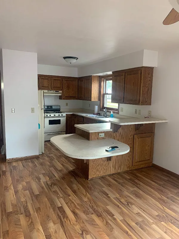 3 bed, 1.5 bath, 1200 sqft, $1,700 — Photo 3